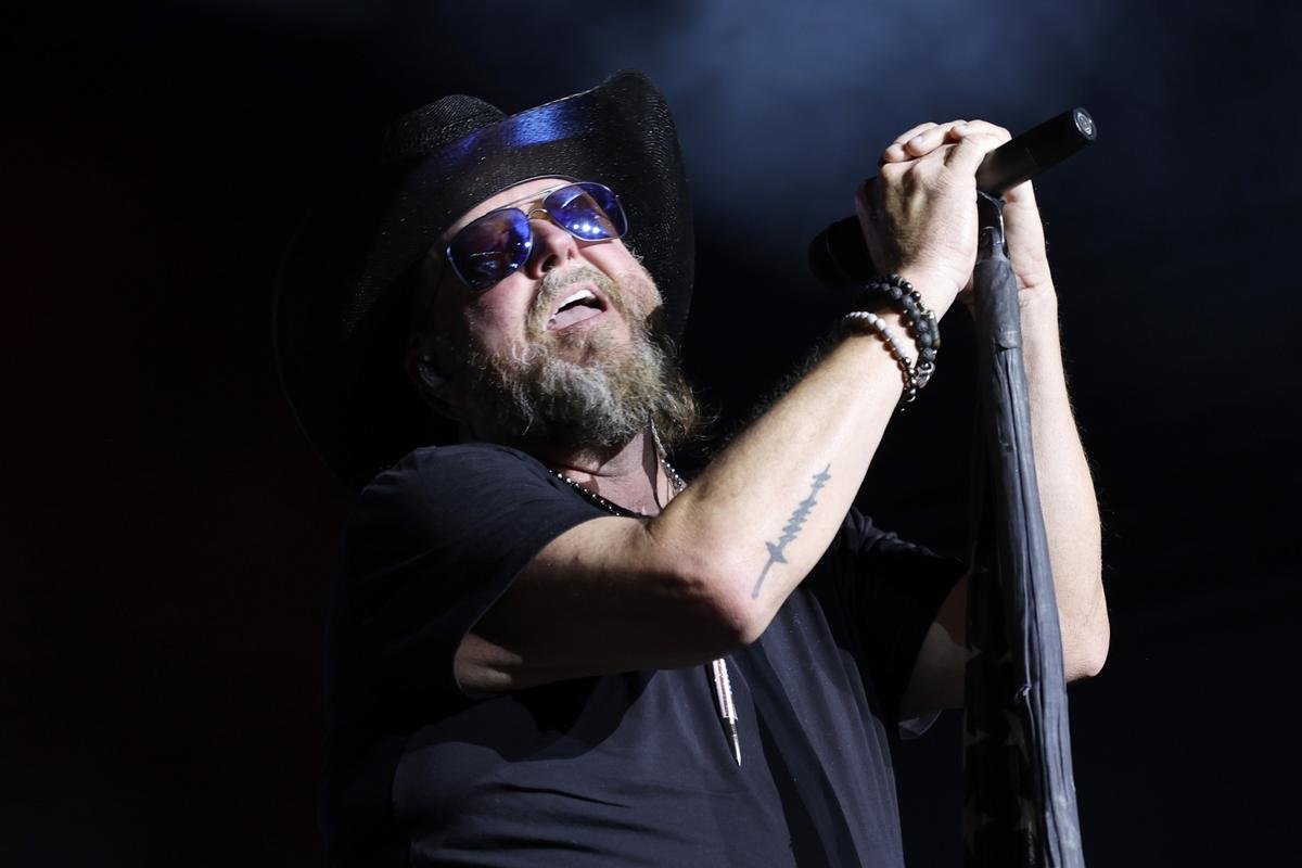 BREAKING: Colt Ford Injured In Tour Bus Crash BREAKING: Colt Ford Injured In Tour Bus Crash