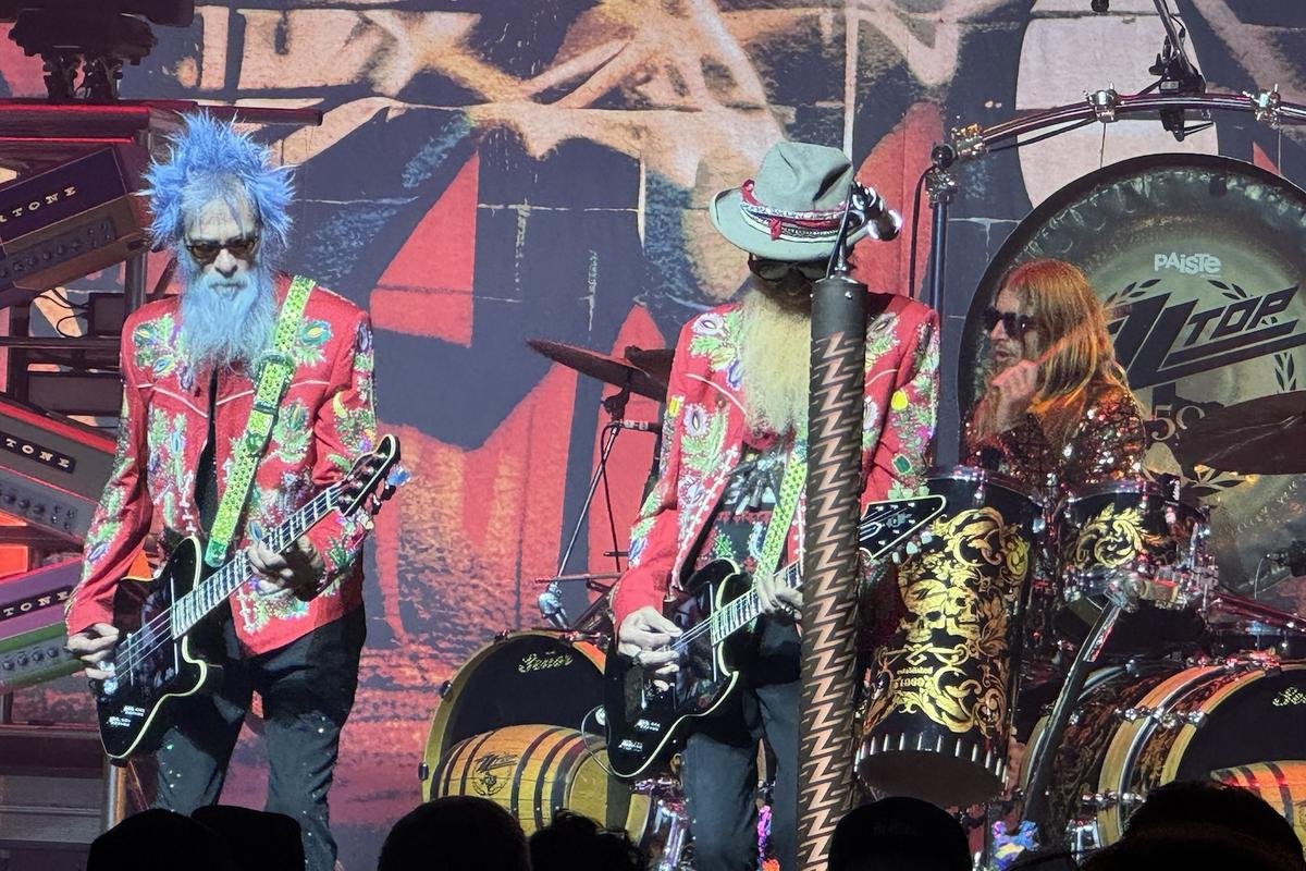 ZZ Top Throws Texas-Sized Celebration at First Show Since Dear Drummer Frank Beards Death: Set List + Video ZZ Top Throws Texas-Sized Celebration at First Show Since Dear Drummer Frank Beards Death: Set List + Video