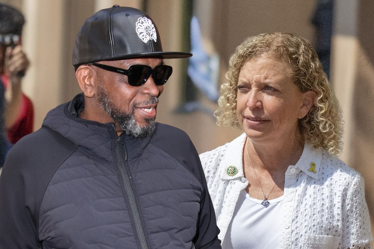 Uncle Luke Concedes To Wasserman Schultz After Warning Black Representation Is Being Erased Uncle Luke Concedes To Wasserman Schultz After Warning Black Representation Is Being Erased