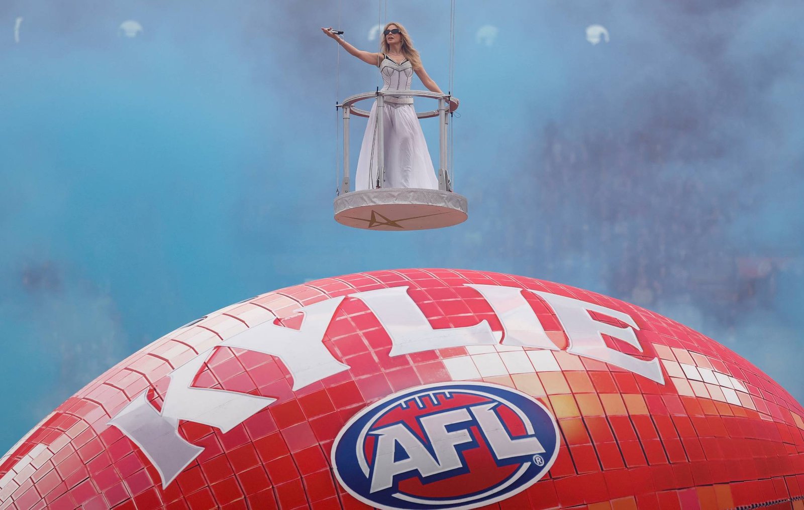 Watch Kylie Minogues epic performance from AFL Grand Final