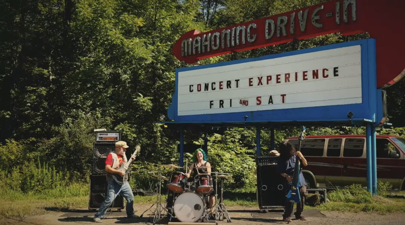 Video Premiere: Stinking Lizaveta – Champion of My Mind