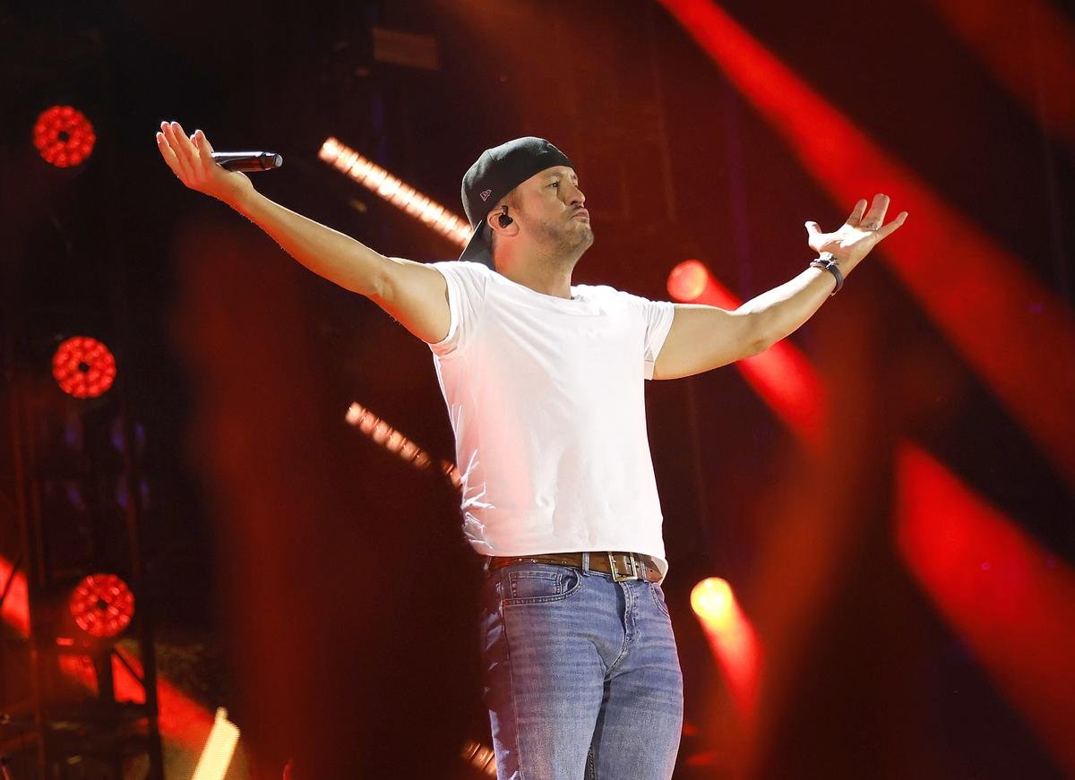 EXCLUSIVE: Luke Bryan Opens Up About His Battle With Anxiety