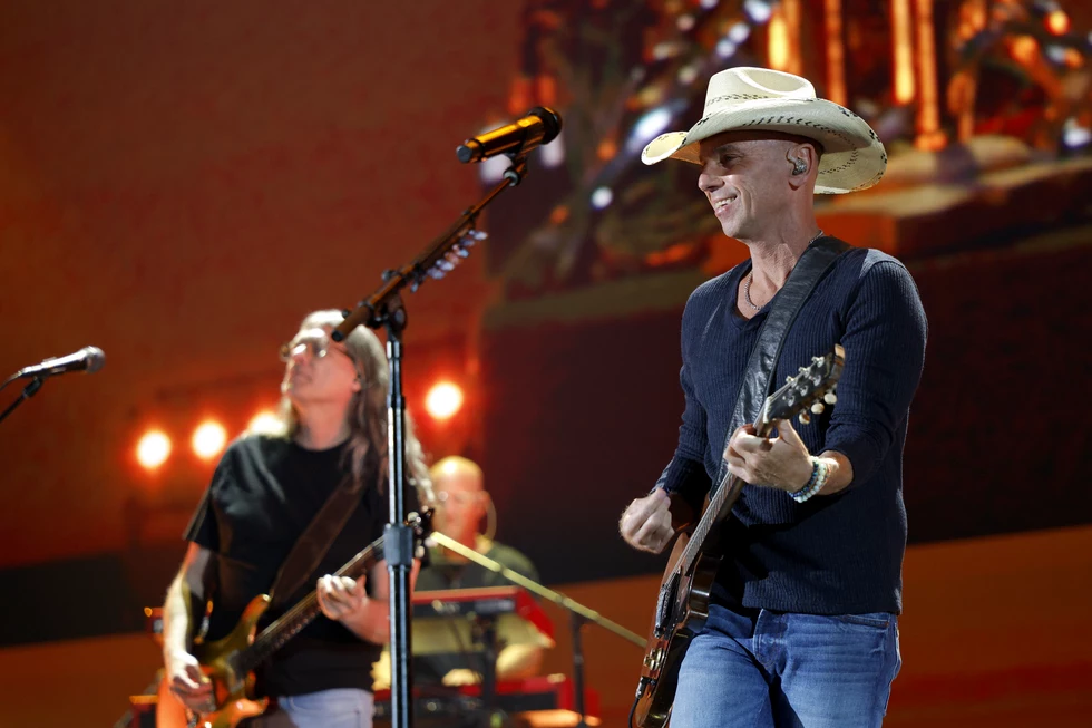 Kenny Chesneys Mom Cut This Country Newcomers Hair as a Kid – Now Hes His Tour Opener Kenny Chesneys Mom Cut This Country Newcomers Hair as a Kid – Now Hes His Tour Opener