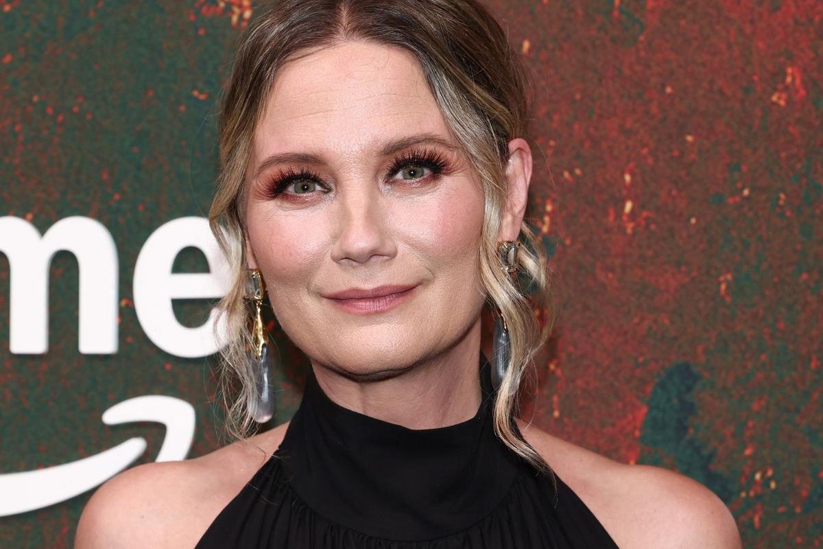 WATCH: Jennifer Nettles Sings Go Rest High on the 25th Anniversary of 9/11 WATCH: Jennifer Nettles Sings Go Rest High on the 25th Anniversary of 9/11