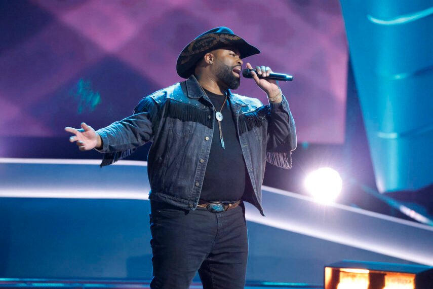 Queen Latifah Uses First-In Button on The Voice Premiere Queen Latifah Uses First-In Button on The Voice Premiere